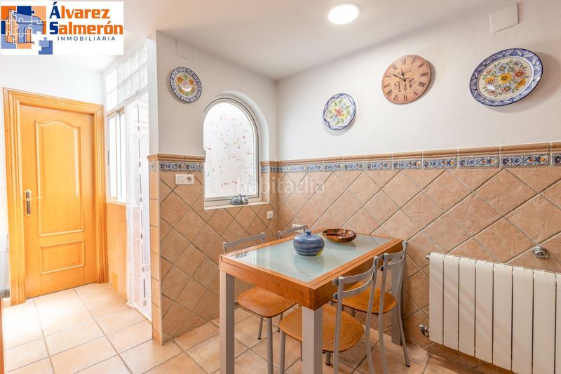 Foto f0468ea8-de26-412e-a3a6-40d6ab82f754. Casa adossada amb calefacció aparcament a Avda. De los Ogíjares Armilla