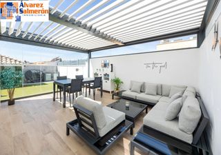 Appartamento  Estac tranvias. Ático con pergola bioclimatica junto al metro