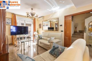 Casa adossada a Poniente. Exclusiva vivienda unifamiliar con patio privado en armilla!