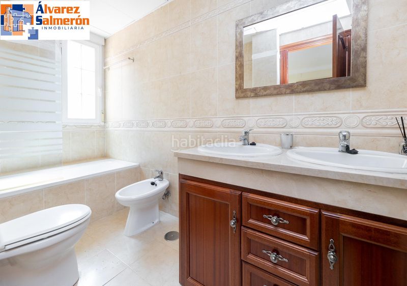 Foto 10cfb7a0-7b33-479d-b8ce-b83137ab6eb9. Xalet amb calefacció aparcament piscina a Dílar