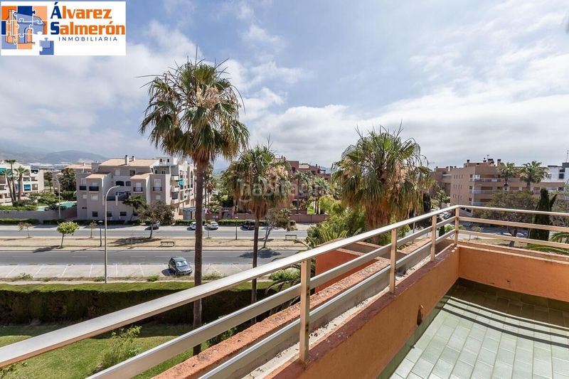 Foto dcec2eeb-5a7a-4e55-9fa1-8ed94474d574. Dúplex amb piscina a Salobreña costa Salobreña