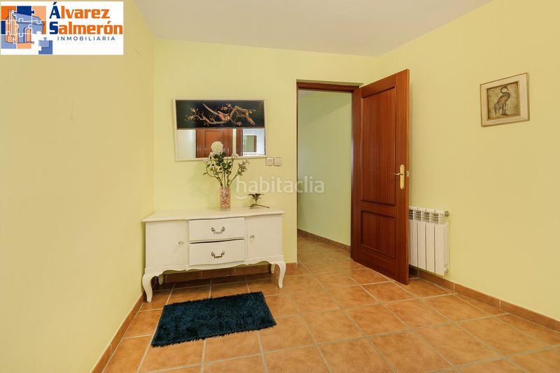 Foto 025f3320-7709-460d-8bf9-98fbee1436ba. Casa adossada amb calefacció aparcament a Bola de Oro Granada