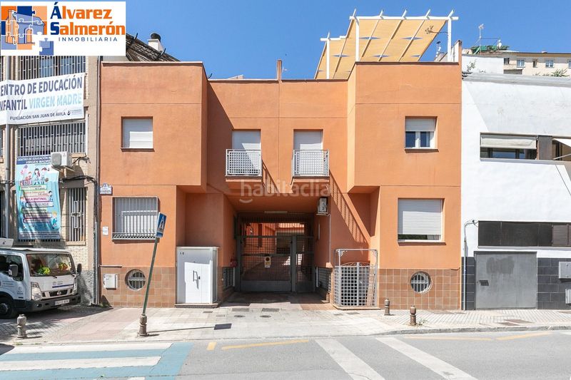 Foto 0e241779-ae42-4a8e-9d3c-2396e4881e29. Casa adossada amb calefacció aparcament a Bola de Oro Granada
