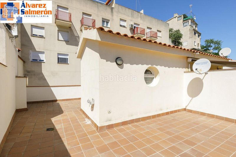 Foto 0f38d407-8804-4120-b23a-352a9be4e18c. Casa adossada amb calefacció aparcament a Bola de Oro Granada