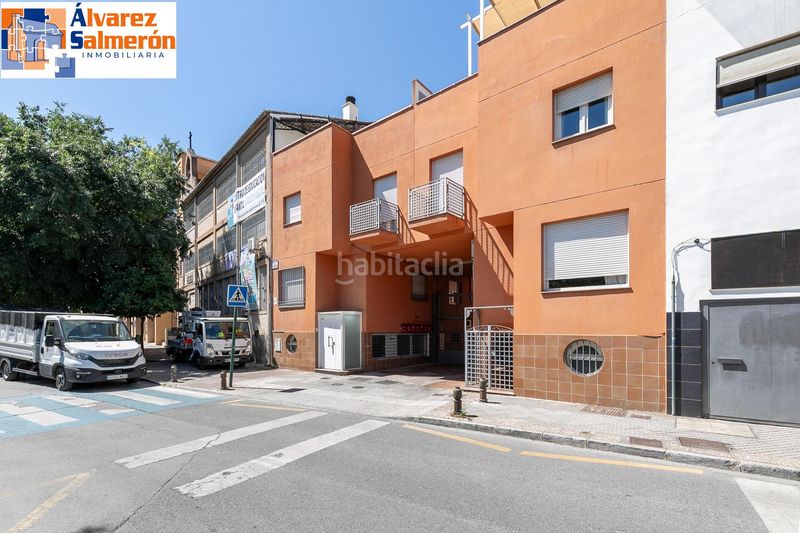 Foto 18e206ab-e6ed-4edf-8479-a1ae673c2a7e. Casa adossada amb calefacció aparcament a Bola de Oro Granada