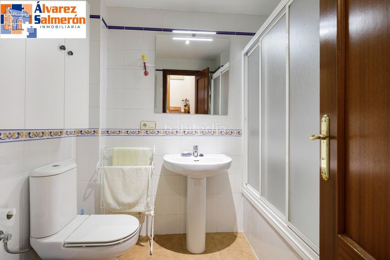 Foto 5ba644a7-0a39-4daa-9018-e85891d7d737. Casa adossada amb calefacció aparcament a Bola de Oro Granada