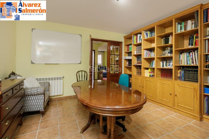 Foto 725c422d-a76c-4eed-8975-2b33a1d46e9e. Casa adossada amb calefacció aparcament a Bola de Oro Granada