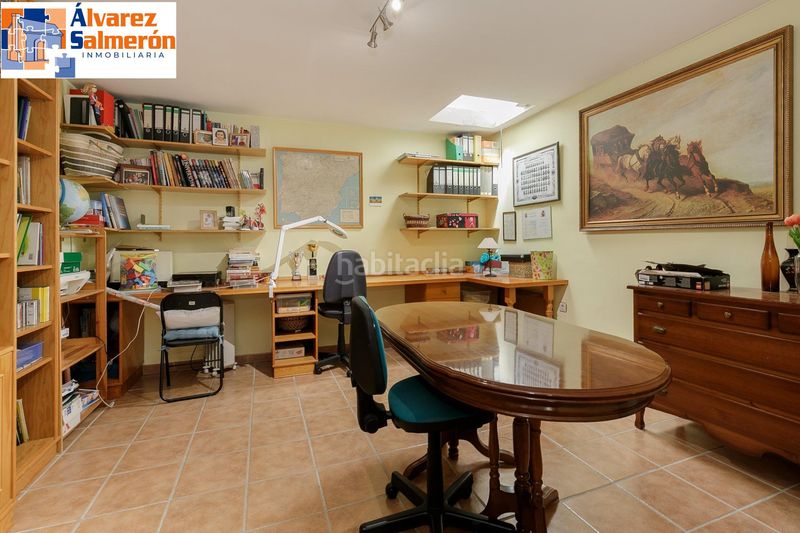 Foto 74fd0e8e-7764-4417-9c79-fa93d2edcc83. Casa adossada amb calefacció aparcament a Bola de Oro Granada