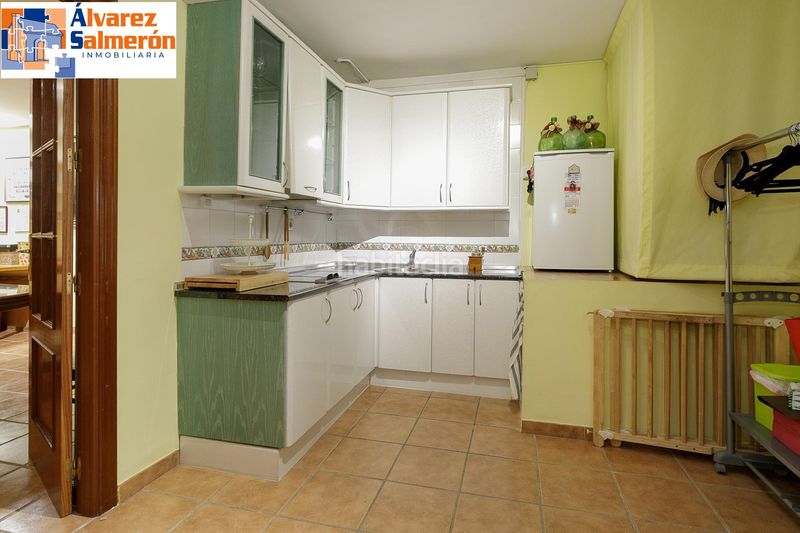 Foto 8f5b1b95-9c2a-40ab-b5fe-c82e58aa14d5. Casa adossada amb calefacció aparcament a Bola de Oro Granada