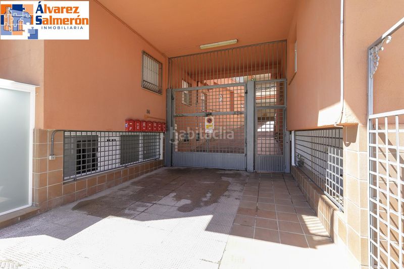 Foto a2a42d93-b071-4098-9b70-44a37c98c4a6. Casa adossada amb calefacció aparcament a Bola de Oro Granada