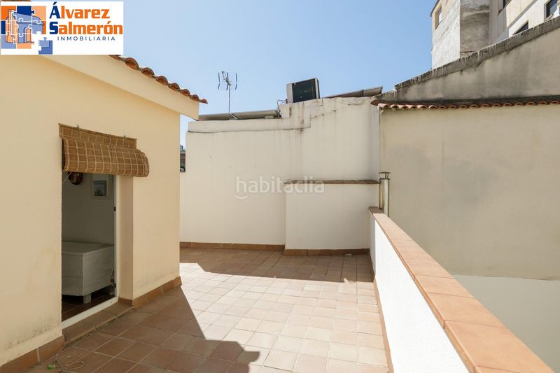 Foto d9a495b2-d3cc-49f4-a33a-77363437952e. Casa adossada amb calefacció aparcament a Bola de Oro Granada