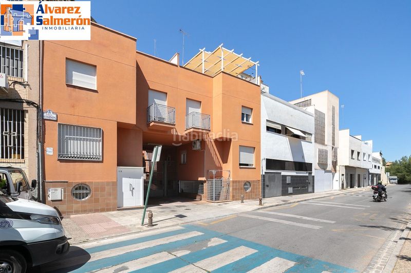 Foto dc0283f2-b01b-42d2-91f8-1737daa46e98. Casa adossada amb calefacció aparcament a Bola de Oro Granada