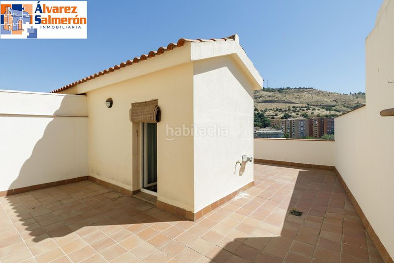 Foto e0be1373-f570-4102-b75a-2845e7ce5e30. Casa adossada amb calefacció aparcament a Bola de Oro Granada