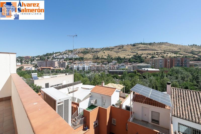 Foto fccda423-f35a-42a0-837b-5ed2fc7f1c63. Casa adossada amb calefacció aparcament a Bola de Oro Granada