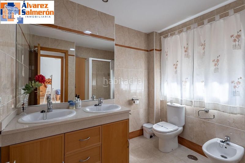 Foto e6d3575f-1509-4e36-b6ec-69ba29423b96. Casa amb aparcament piscina a Huétor Vega