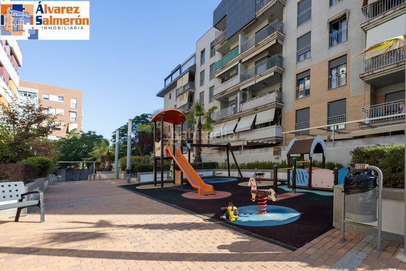 Foto 790b7c9b-e084-4e3b-9c95-be0e188dbf16. Planta baixa amb calefacció aparcament piscina a Granada