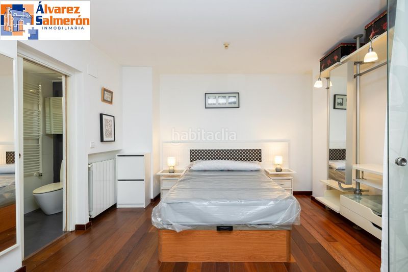 Foto 86750492-f759-4597-b343-e799cded9aa0. Planta baixa amb calefacció aparcament piscina a Granada