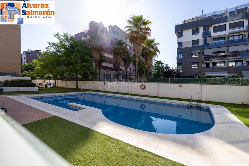Foto b6db7ac5-b837-4195-8b7a-5f59088ae461. Planta baixa amb calefacció aparcament piscina a Granada