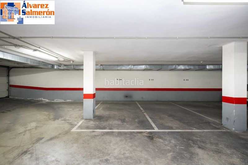 Foto c2acca28-0fbf-45ec-938b-4ad04fc95e66. Planta baixa amb calefacció aparcament piscina a Granada