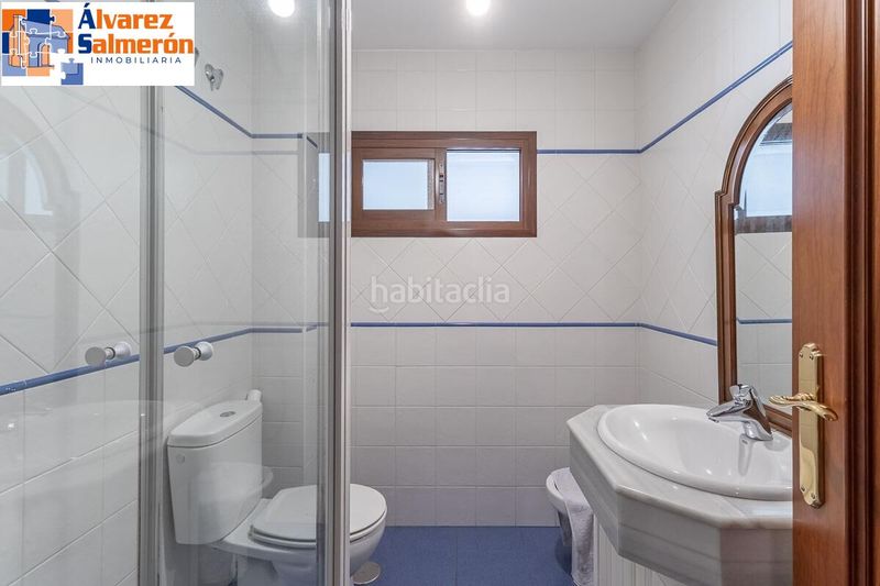 Foto e08c82f6-9269-455e-9168-7c232628fb8c. Xalet amb calefacció aparcament a Cervantes Granada
