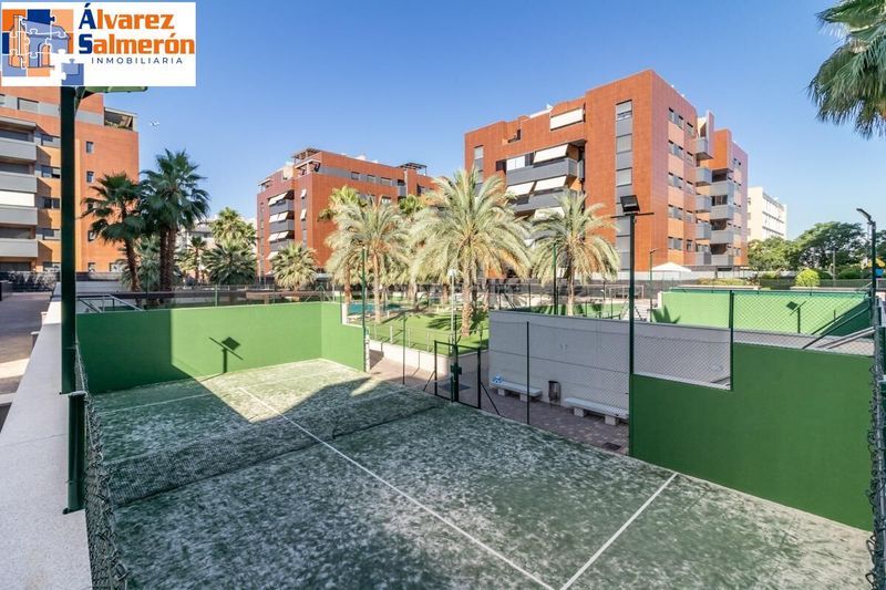 Foto eecc84d6-1b96-42ec-b4c5-75f5e50dd17a. Pis amb piscina a Parque Lagos Granada