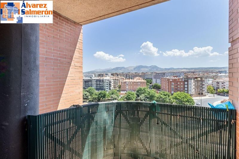 Foto f5cf6a27-639b-489b-8bd2-9322828b5d96. Pis amb calefacció aparcament piscina a Cerrillo de Maracena - Periodistas Granada