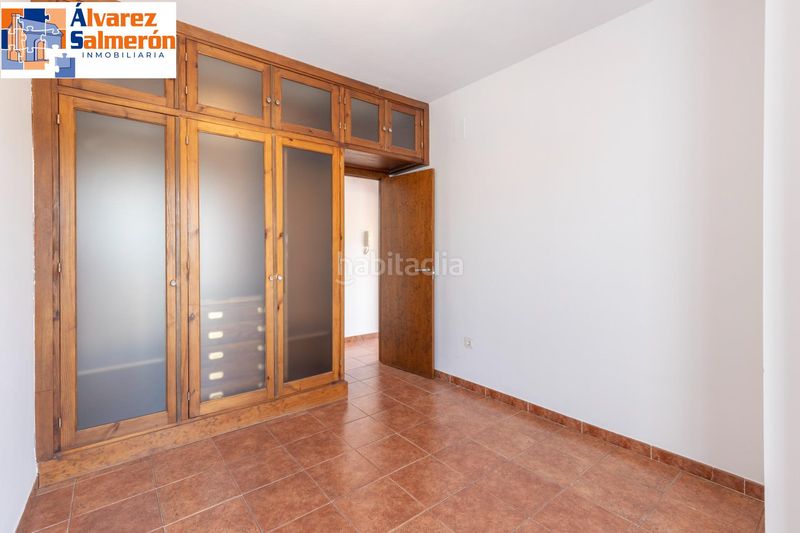 Foto e7e9c97d-015a-44db-ba8d-b294aafde66a. Triplex with parking in Cájar