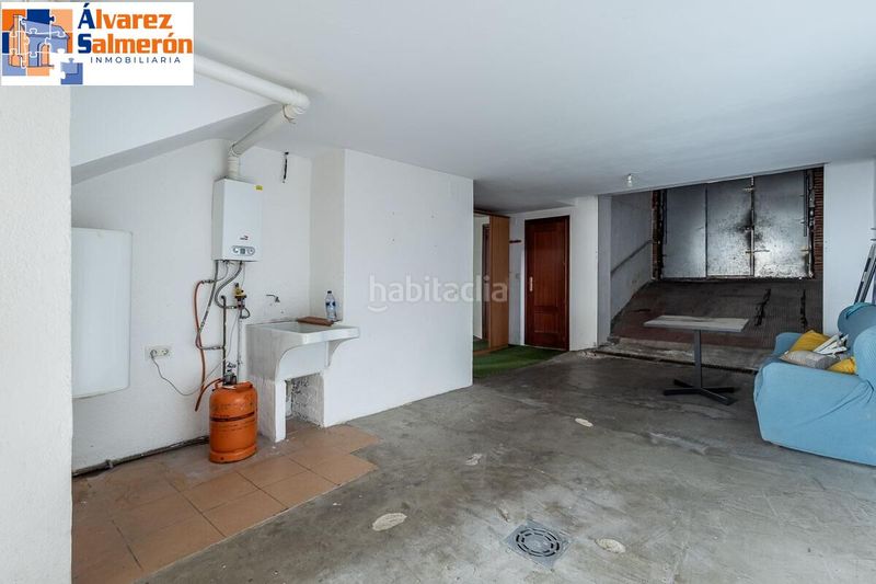Foto 124a5821-bc47-4ff0-a4f3-f8ae779d4079. Casa adossada amb aparcament a Huétor Vega
