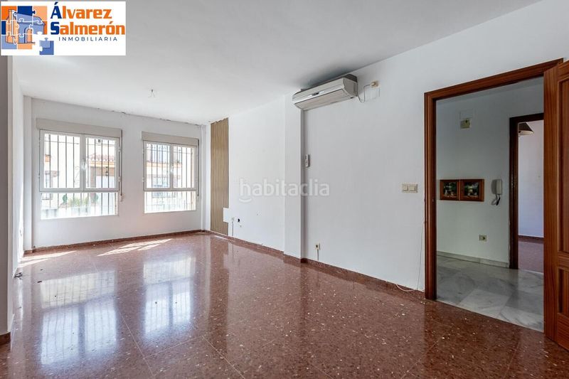 Foto 1360d3d2-a883-46c3-9baf-ac29fb08e4cb. Casa adossada amb aparcament a Huétor Vega