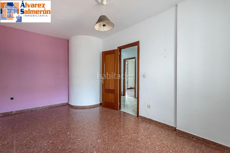 Foto 4a98bd9b-ed37-493d-84e9-afaf4e9dc24b. Casa adossada amb aparcament a Huétor Vega
