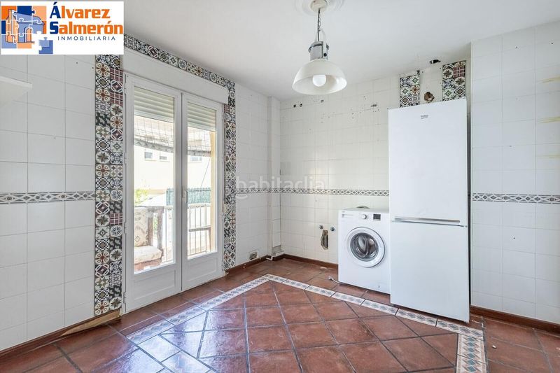 Foto 4d14db5b-8f8b-4541-ad1c-9b871e5d4b62. Casa adossada amb aparcament a Huétor Vega