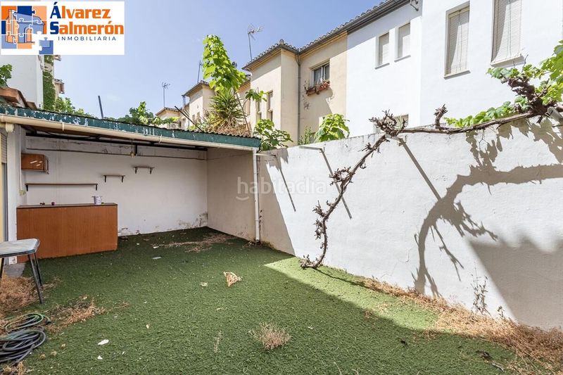 Foto b403a592-c3a8-4381-81fb-6c97a940996e. Casa adossada amb aparcament a Huétor Vega