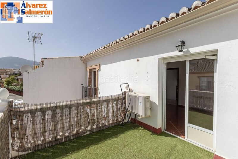 Foto c10a7c32-afde-4a32-864b-9386cd04172e. Casa adossada amb aparcament a Huétor Vega