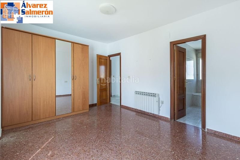 Foto cc4af5e1-17b5-414e-b68a-d223ee660a1a. Casa adossada amb aparcament a Huétor Vega
