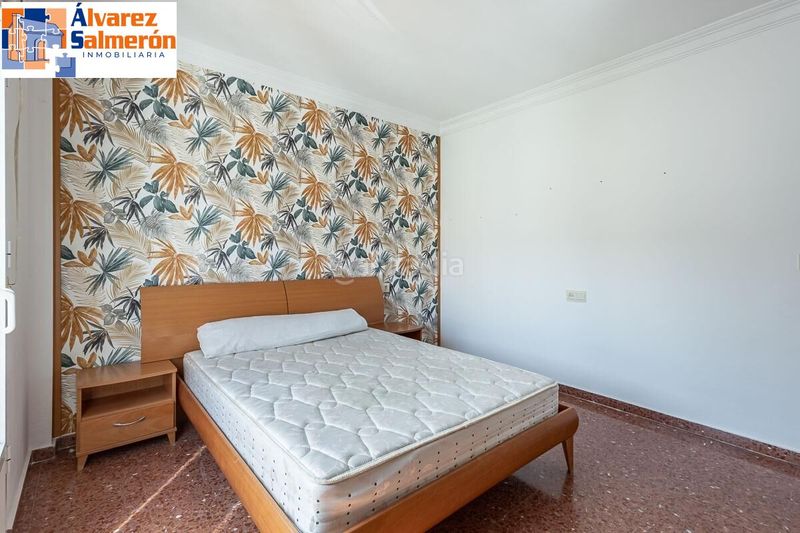 Foto f16c5e04-e9df-4857-8bb6-ab7f7f270af2. Casa adossada amb aparcament a Huétor Vega