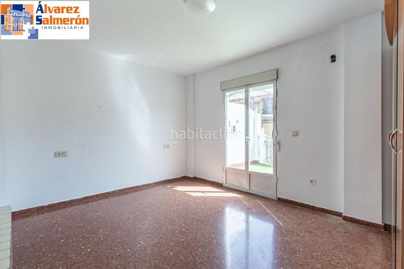 Foto f2a9d63b-13cd-4db5-bd29-a91d1d91aed6. Casa adossada amb aparcament a Huétor Vega