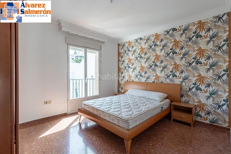 Foto f6bbe92b-e3f0-4ed1-948c-97291798831f. Casa adossada amb aparcament a Huétor Vega