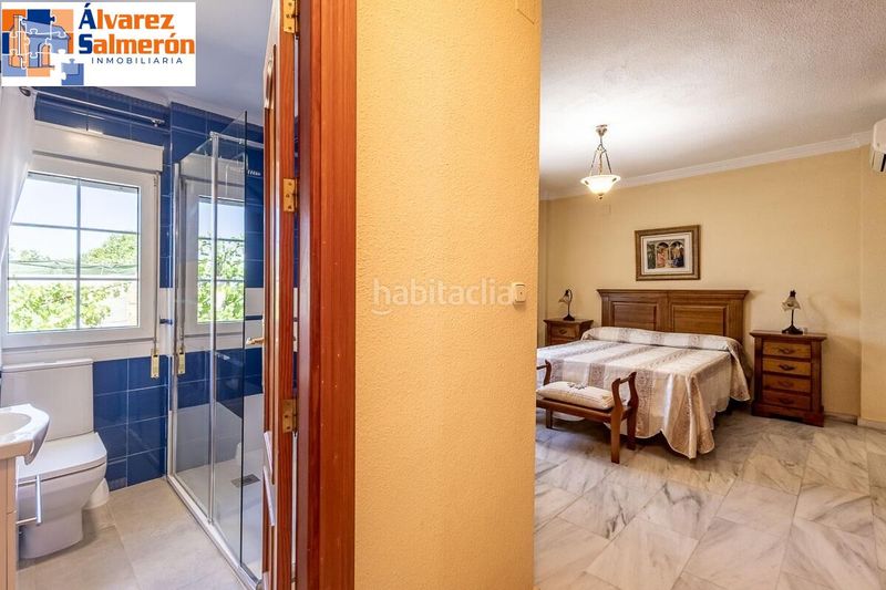 Foto 5ce80578-312f-4090-a3d0-a091886627d7. Xalet amb calefacció aparcament piscina a Alfacar