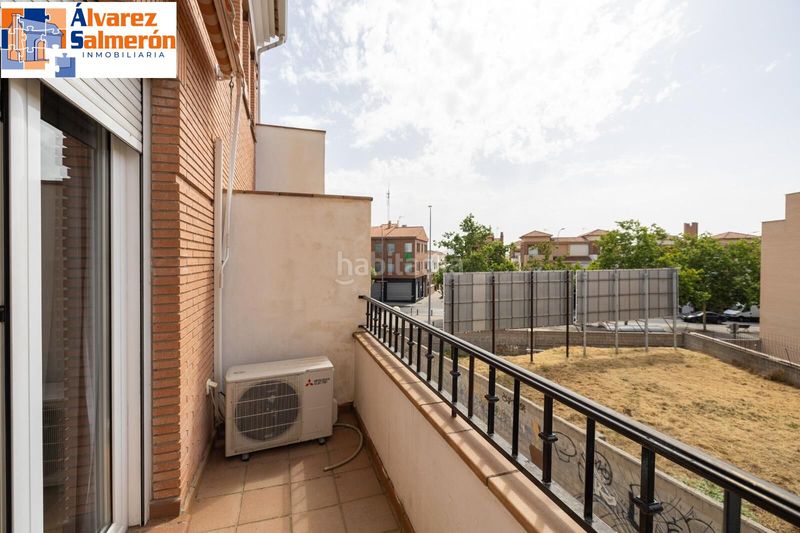 Foto 1c4e2a8b-3f15-44c6-a448-e1f0fa1ecf71. Casa amb calefacció aparcament a Cervantes Granada