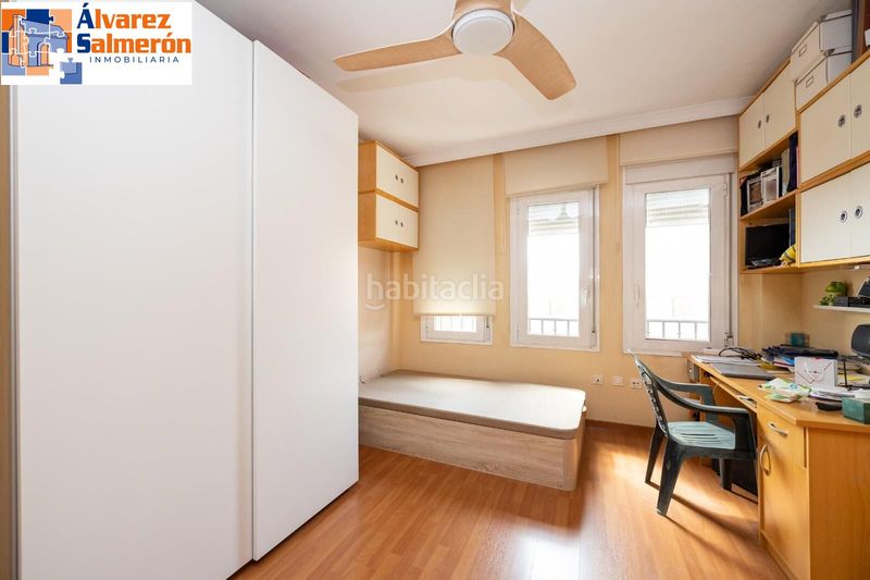 Foto 48b39e6e-4bad-4177-9728-547870ee959a. Casa amb calefacció aparcament a Cervantes Granada