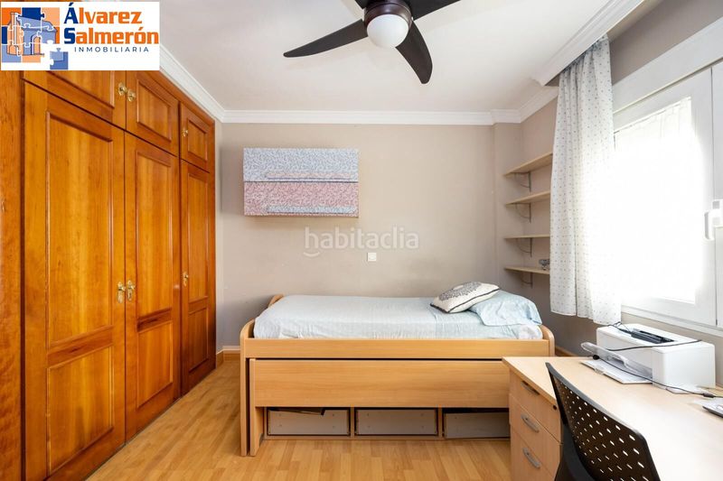 Foto 5338217a-c718-49fb-9d9b-874efd120305. Casa amb calefacció aparcament a Cervantes Granada