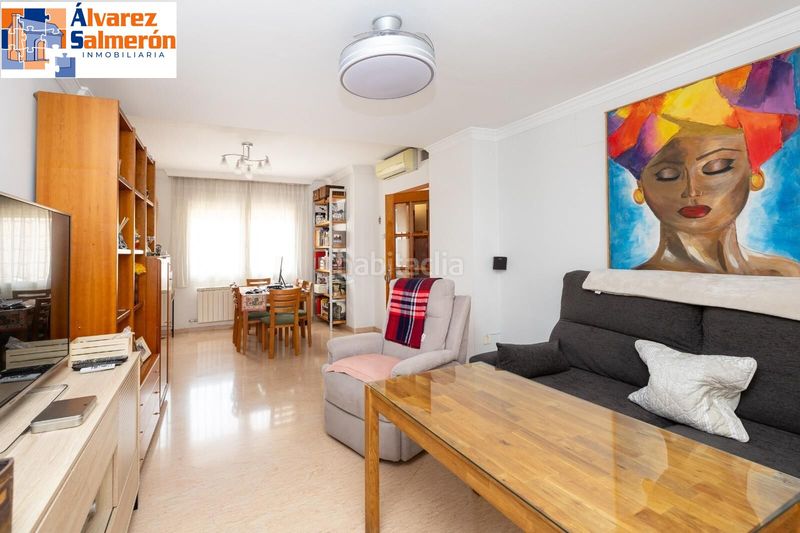 Foto 732a2589-fa53-49e1-9322-8912c06c2f09. Casa amb calefacció aparcament a Cervantes Granada