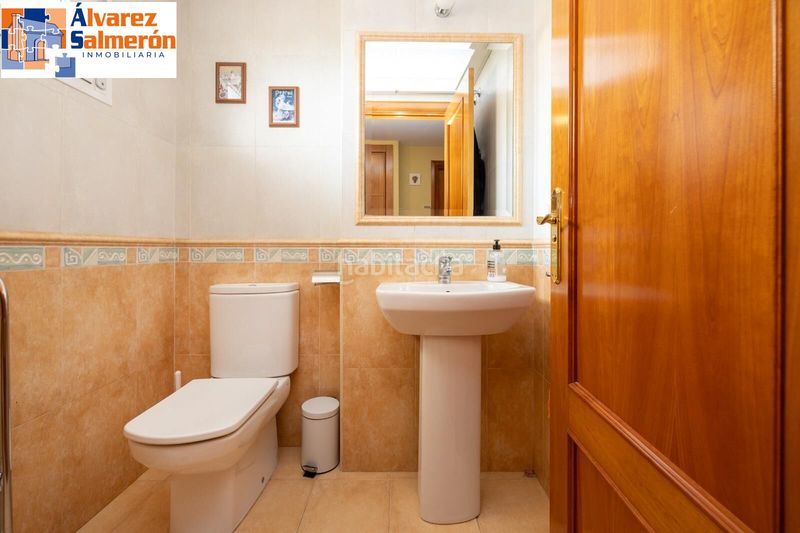 Foto 76999d2e-33d8-4dff-a71d-fca24b0d306f. Casa amb calefacció aparcament a Cervantes Granada