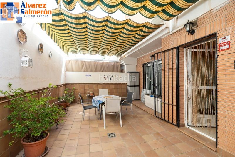 Foto e17eec35-c6d6-4441-89e9-6db41360f493. Casa amb calefacció aparcament a Cervantes Granada