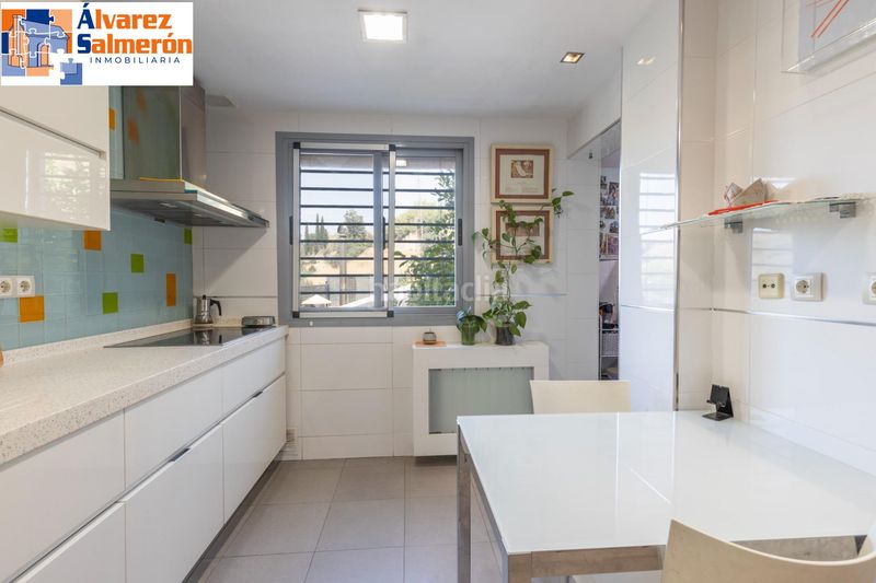 Foto 34bc7a65-f8de-45ab-aa67-5e9749f0bdaf. Casa pareada exclusividad, diseño y calidad... en una espectacular unifamiliar pareada en carretera de la sierra. en Granada
