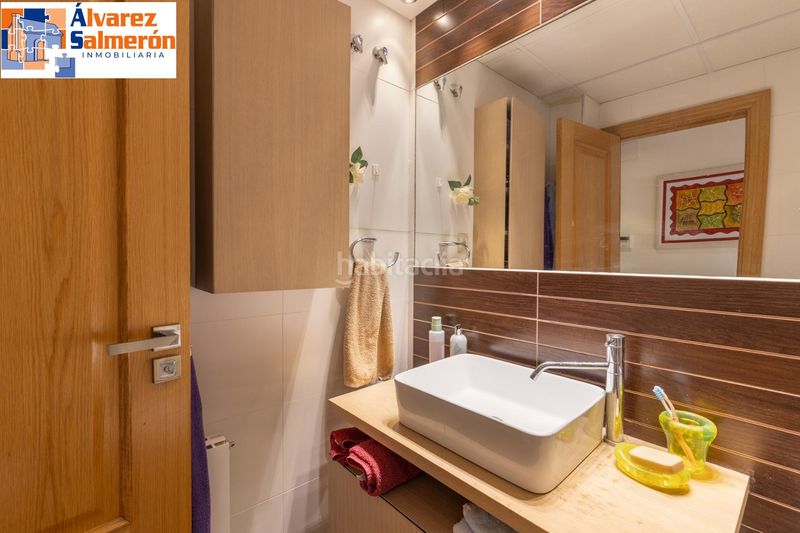 Foto d58c9cce-2488-411c-a041-8aa6cc26cad6. Casa pareada exclusividad, diseño y calidad... en una espectacular unifamiliar pareada en carretera de la sierra. en Granada