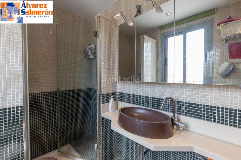 Foto e23dfd72-afa7-4ccc-9328-0c9adfbf0d2d. Casa pareada exclusividad, diseño y calidad... en una espectacular unifamiliar pareada en carretera de la sierra. en Granada