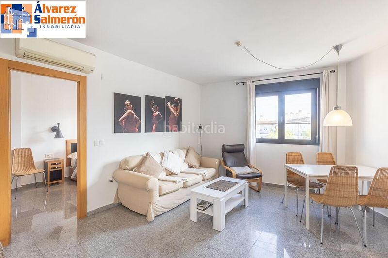 Foto e1643559-4768-49d8-879d-02ae89b4719c. Edifici a Dílar