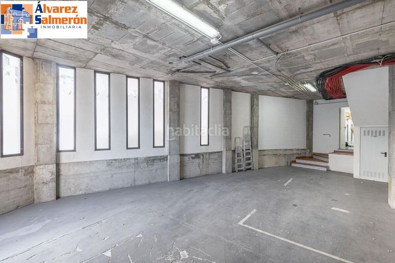 Foto f01df32b-e2e0-4af4-98b9-6d0171166681. Edifici a Dílar