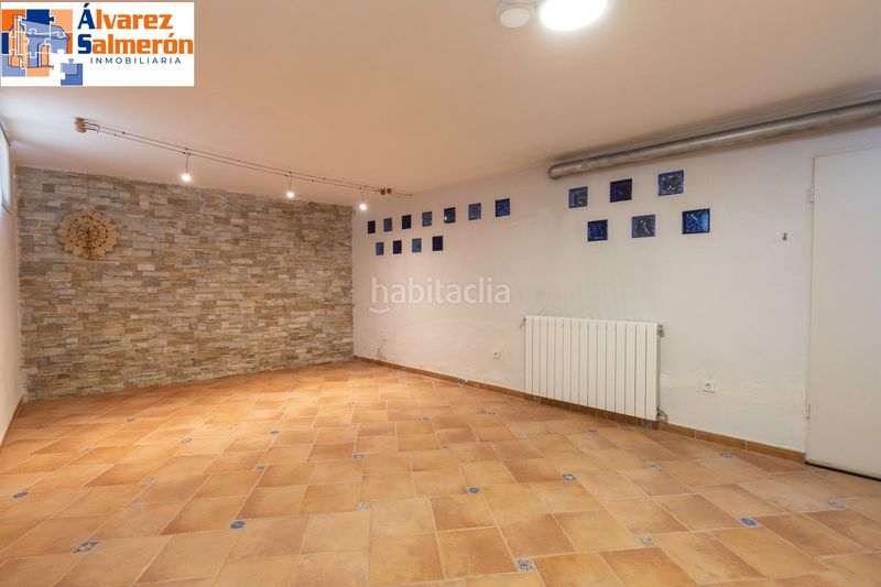 Foto c7a54ee7-cefb-4f26-a214-4c96cf49fbf4. Casa adossada amb calefacció aparcament piscina a Santa Fe